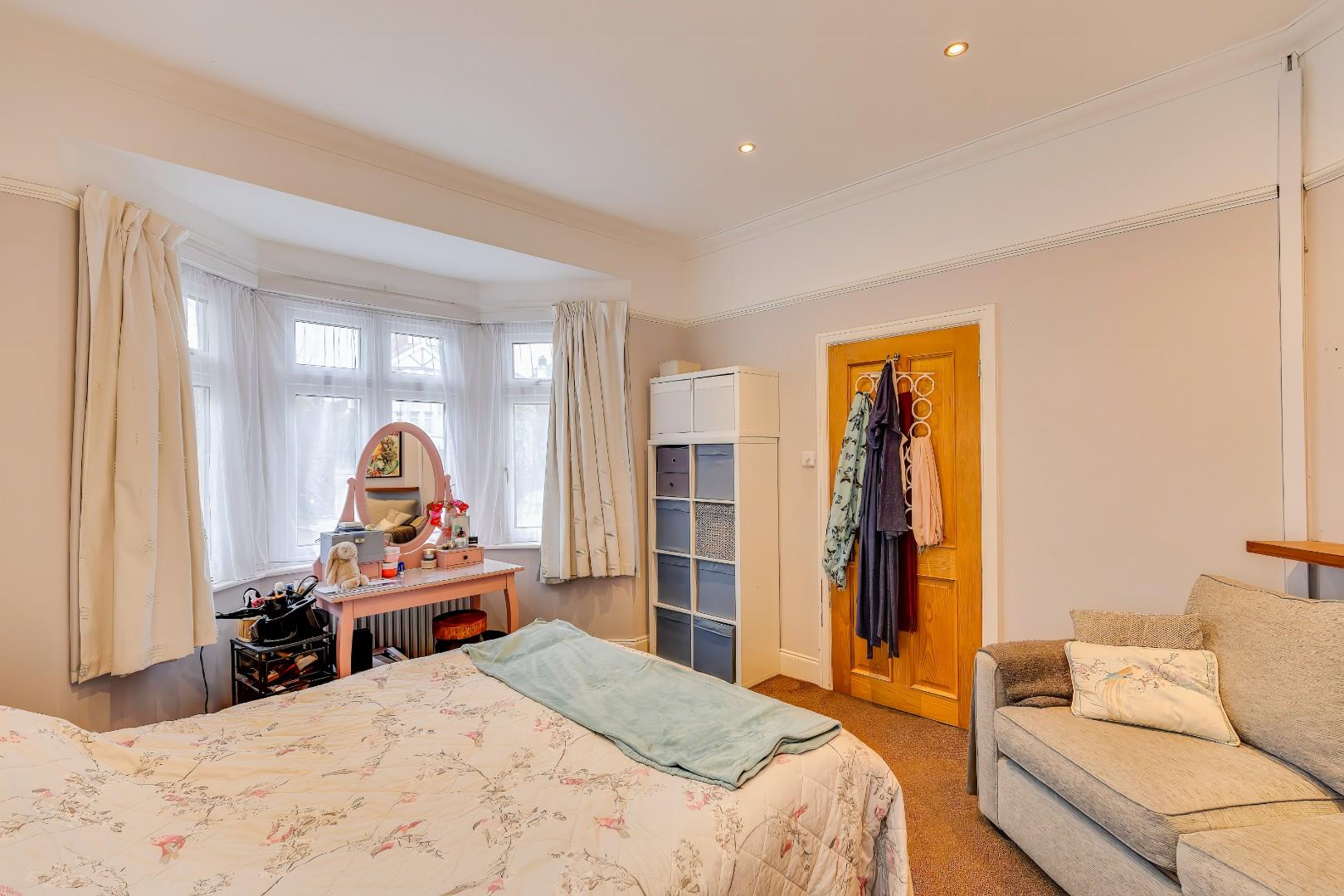 76 South Road, Sully, CF64 5SL